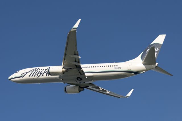 Boeing 737-800 (N528AS)