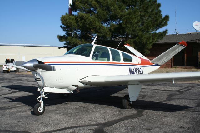 Beechcraft 35 Bonanza —