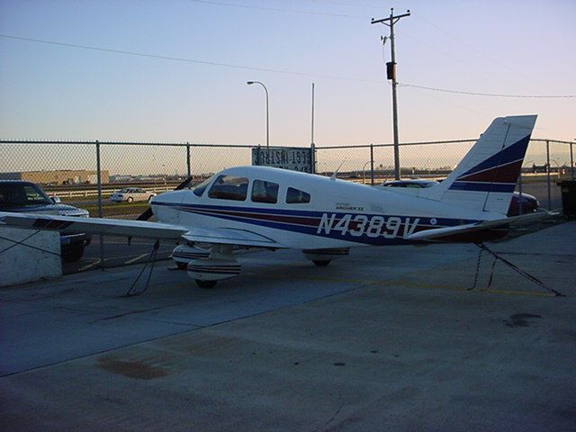 Piper Cherokee (N4389V)