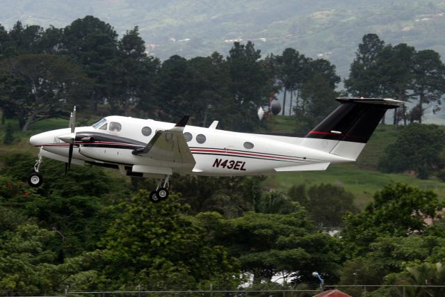 Beechcraft Super King Air 200 (N43EL) - Airborne off rwy 09 on 25-Jul-13.