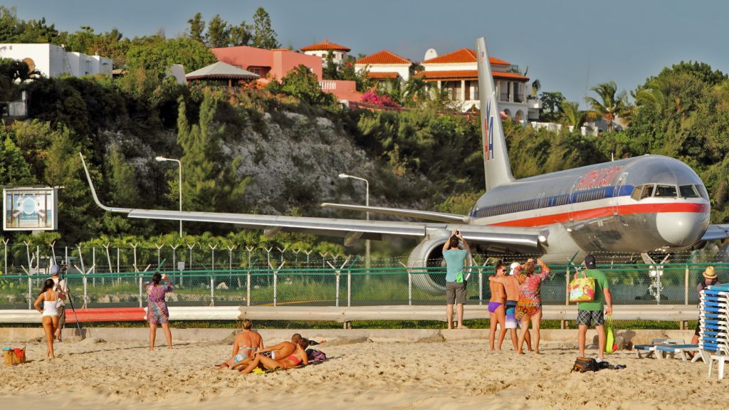 Boeing 757-200 (N640A) - 03/12/2013. Maho Beach. Nice spotting location.