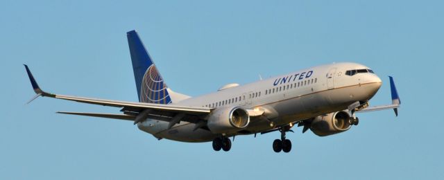 Boeing 737-800 (N33286)