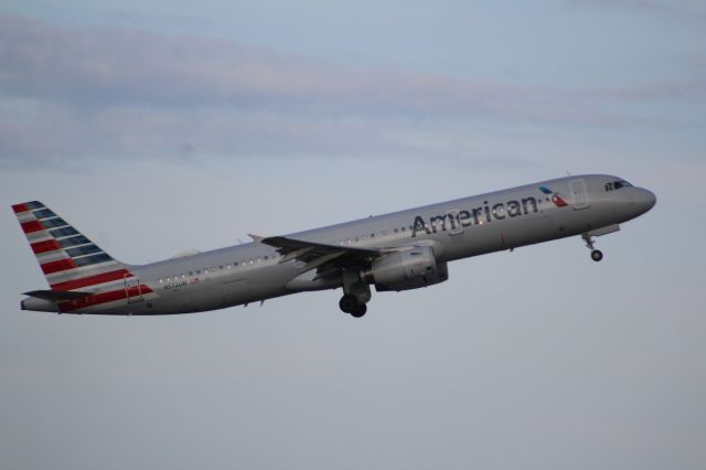 Airbus A321 (N572UW)