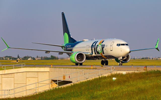 Boeing 737 MAX 8 (C-FLUJ)