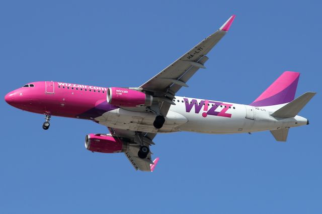 Airbus A320 (HA-LYI) - 24/08/2021: Flight from Burgas (BOJ), Bulgaria, on landing path to runway 30.