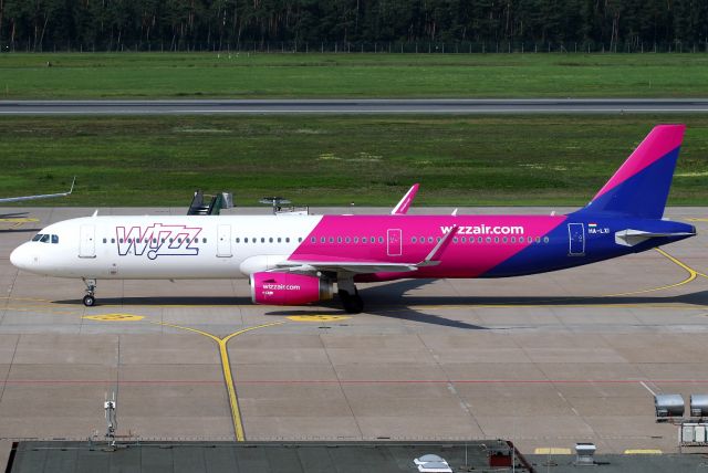 Airbus A321 (HA-LXI)