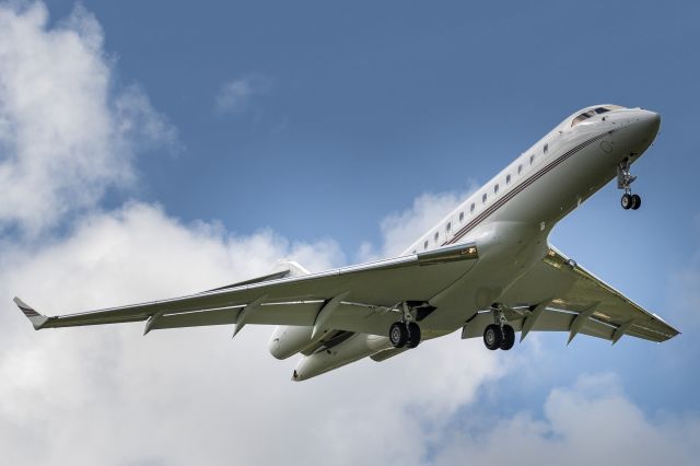 Bombardier Global 5000 (N104QS)