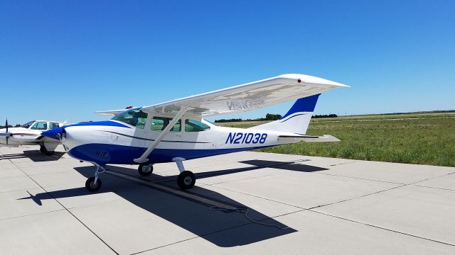 Cessna Skylane (N21038)