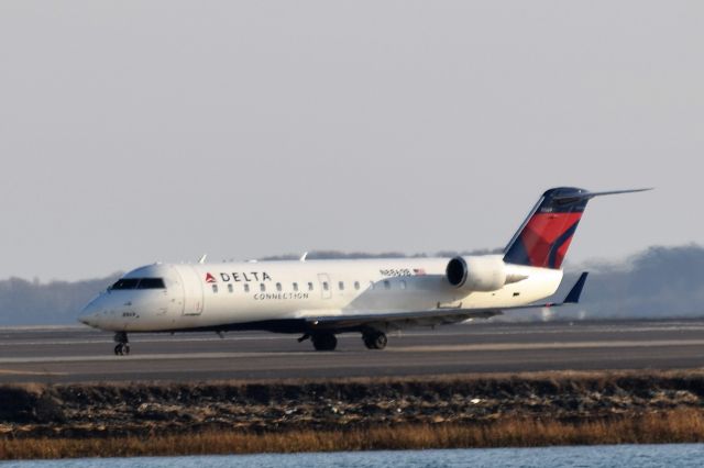 Canadair Regional Jet CRJ-200 (N8869B)