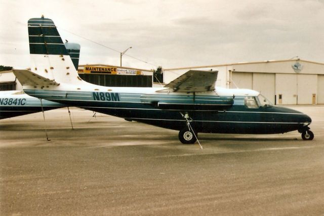 Aero Commander 500 (N89M) - 28-Sep-03.