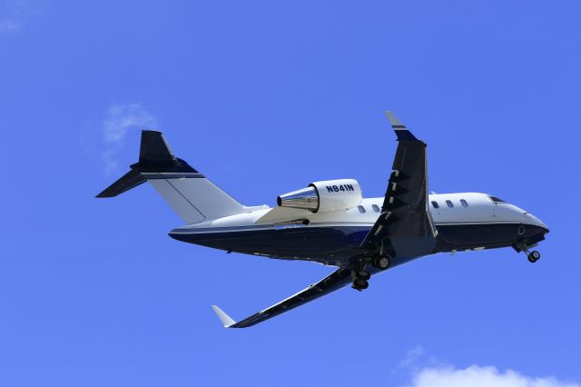 Canadair Challenger (N841N)