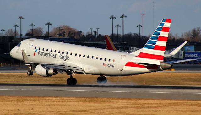 Embraer 175 (N241NN)