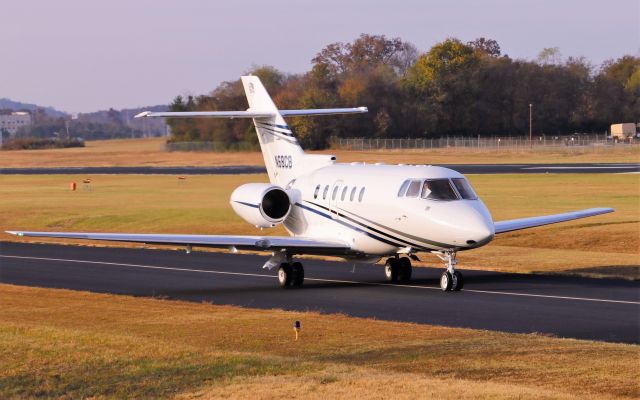 Hawker 800 (N68CB) - N68CB Taxiing for departure at Lebanon Municipal Airport.