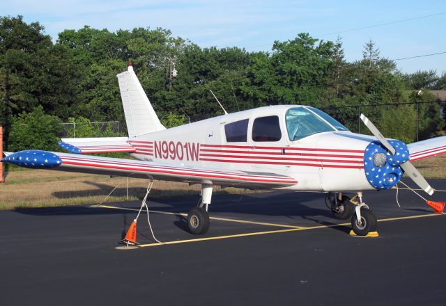 Piper Cherokee (N9901W)