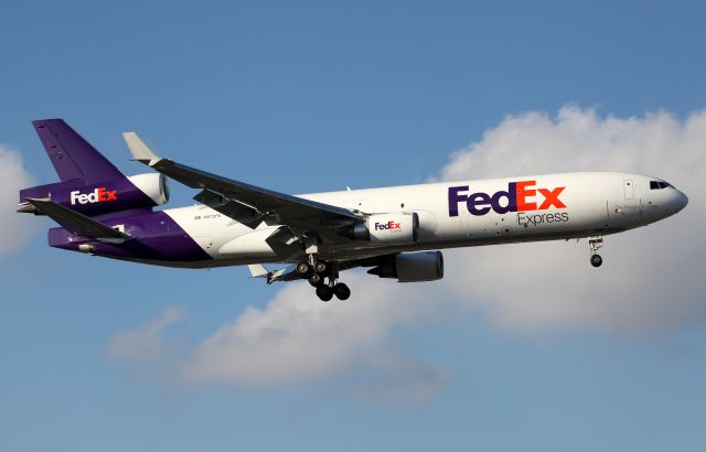 Boeing MD-11 (N572FE) - Short Final to Rwy 16R