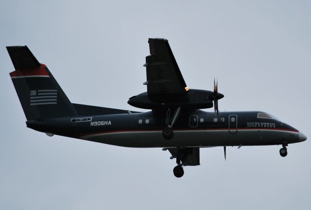 de Havilland Dash 8-100 (N906HA) - Final for 36R - 9/18/11
