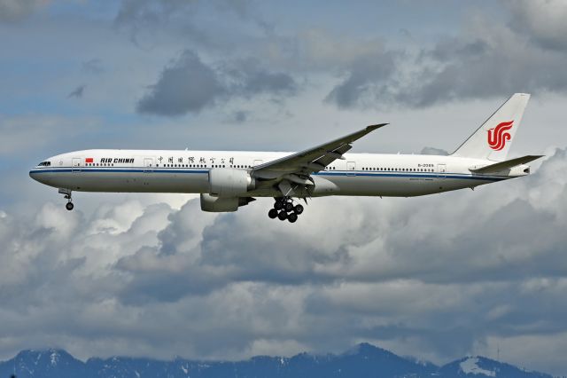 BOEING 777-300 (B-2089)