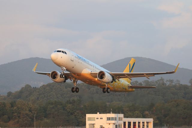 Airbus A320 (JA08VA) - September 19th 2017:HKD-KIX.