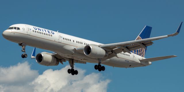 Boeing 757-200 (N19130) - United Airlines Boeing 757-224 arriving from Miami landing on runway 29 at Newark on 9/6/21.