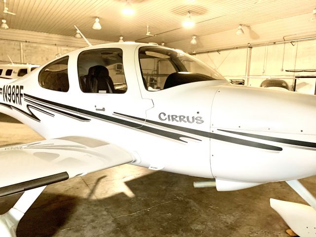 Cirrus SR-22 (N98RF)