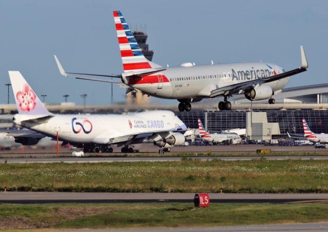 Boeing 737-800 (N944NN)