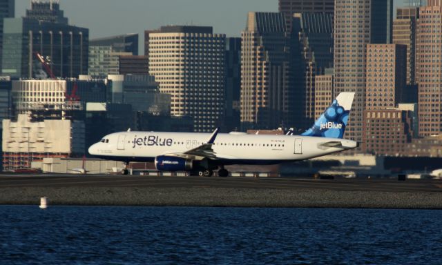 Airbus A320 (N715JB)