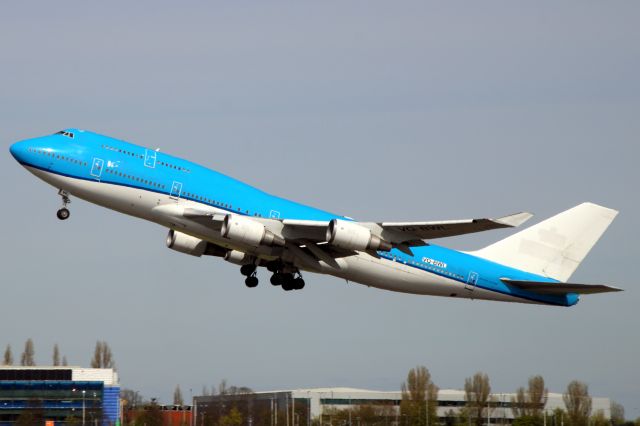 Boeing 747-400 (VQ-BWL) - Airborne off rwy 27R on 10-Apr-22 operating flight LGT5502 to KJFK.