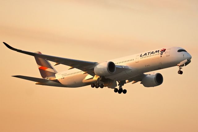 Airbus A350-900 (A7-AMB)