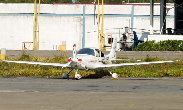 Cirrus SR-22 (PR-FFF)