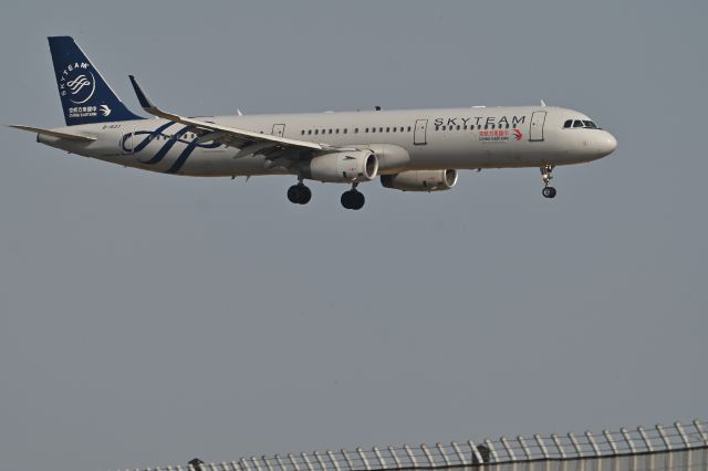 Airbus A320 (B-1837) - March 16, 2024br /China Eastern Airlines, Airbus A321(B-1837)br /Landing at RWY22.