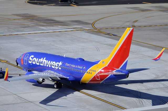 Boeing 737-700 (N909WN) - Southwest Boeing 737-7H4 N909WN at Phoenix Sky Harbor Airport on March 7, 2015. 