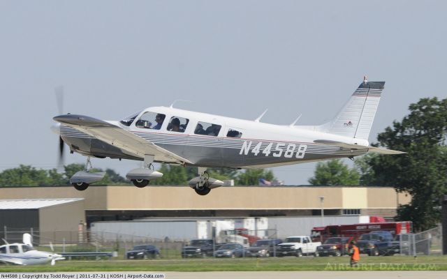 Piper Saratoga (N44588)