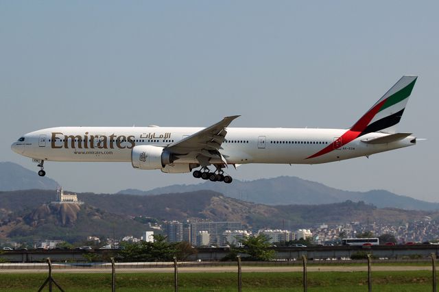 Boeing 777-200 (A6-ECN)