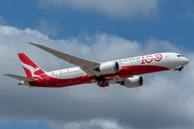 Boeing 787-9 Dreamliner (VH-ZNJ) - Boeing 787-9 cn 66074-929. QFA VH-ZNJ Longreach rwy 21 departure YPPH 02 April 2023_