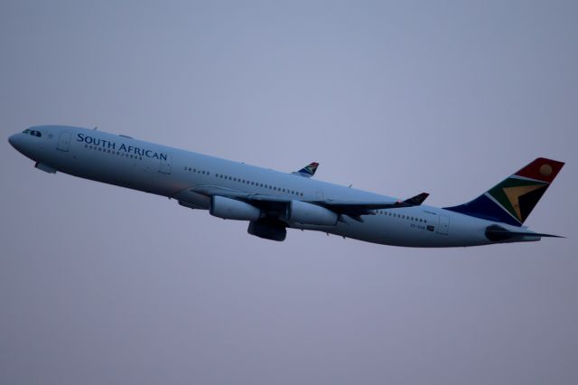 Airbus A340-300 (ZS-SXB)