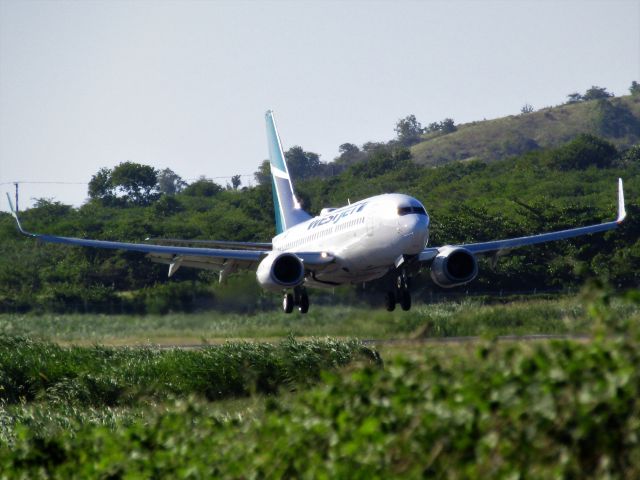 Boeing 737-700 (C-FWSF)