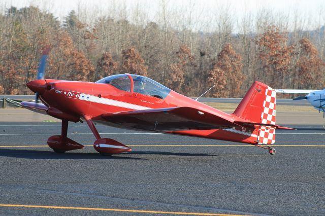 Vans RV-6 (N842DP) - N842DP taxiing out of the ramp to runway 2.