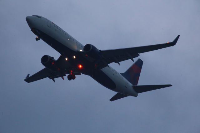 Boeing 737-800 (N3746H)