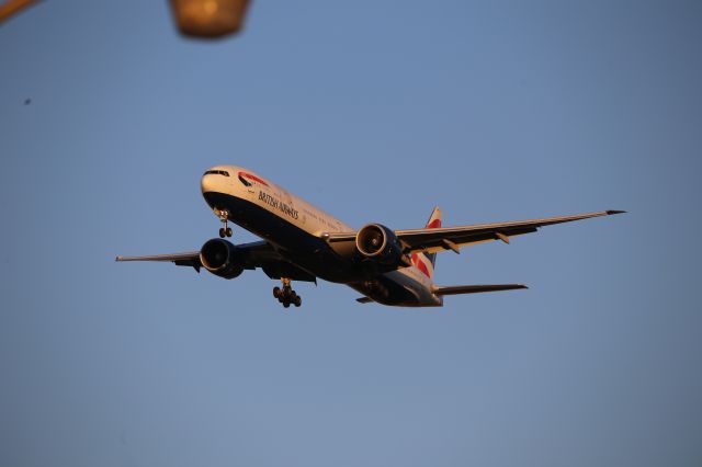 BOEING 777-300ER (G-STBH)