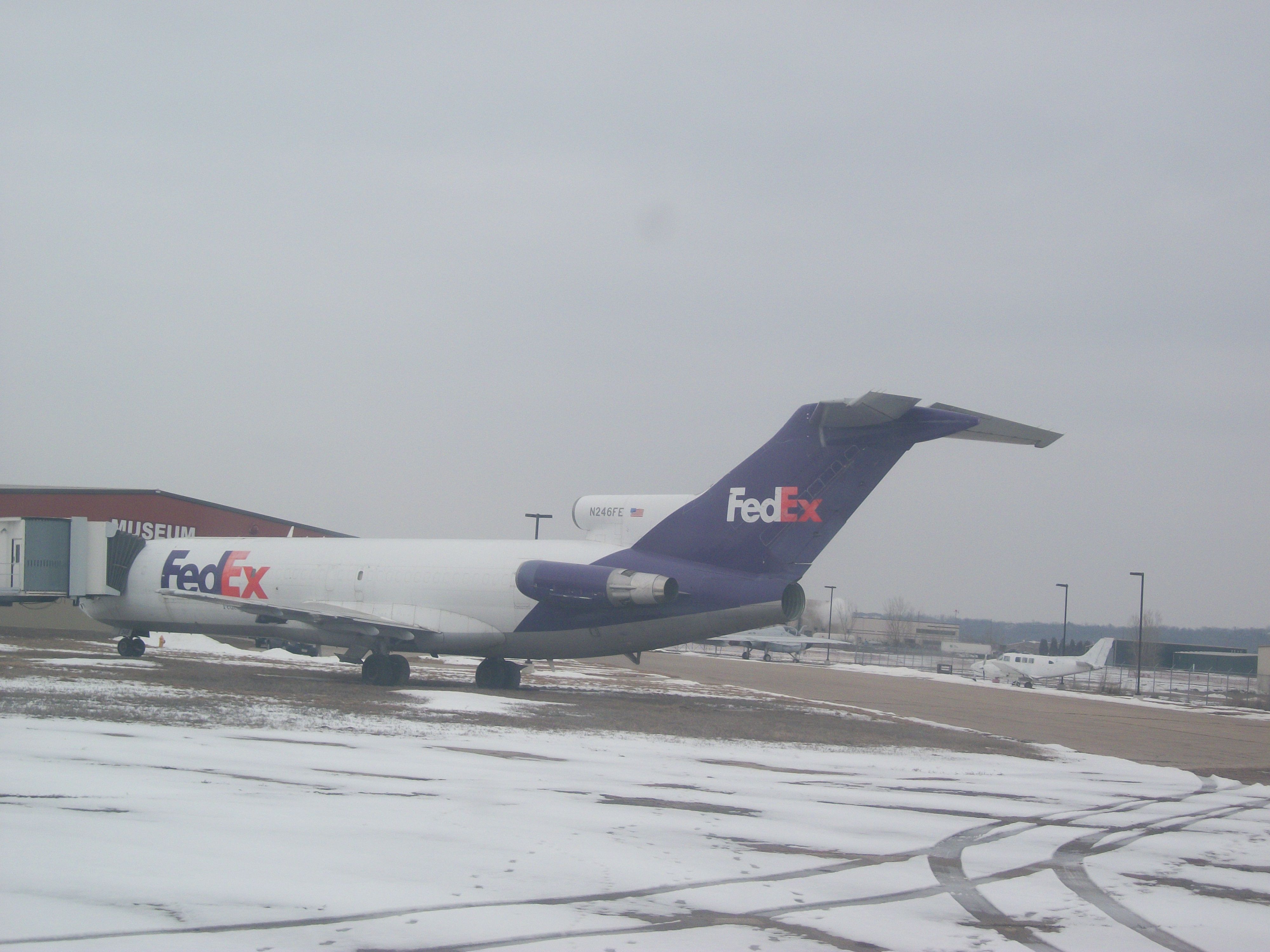 BOEING 727-200 (N246FE)