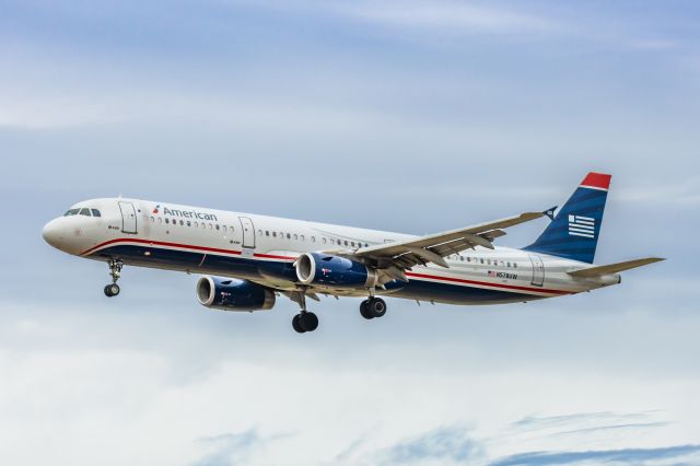 Airbus A321 (N578UW) - An American Airlines A321 in US Airways retro livery landing at PHX on 3/11/23. Taken with a Canon R7 and Canon 100-400 EF L II lens.