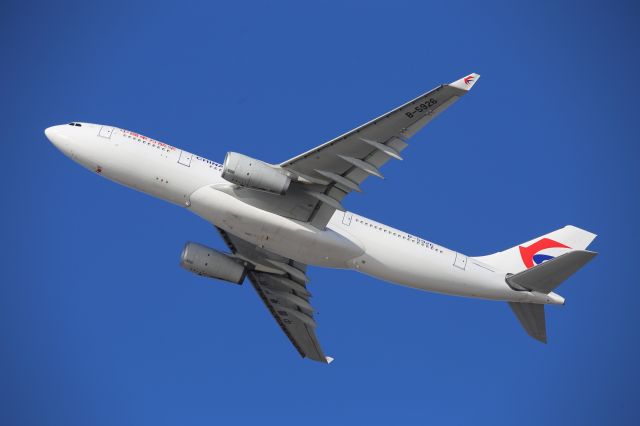 Airbus A330-200 (B-5926)