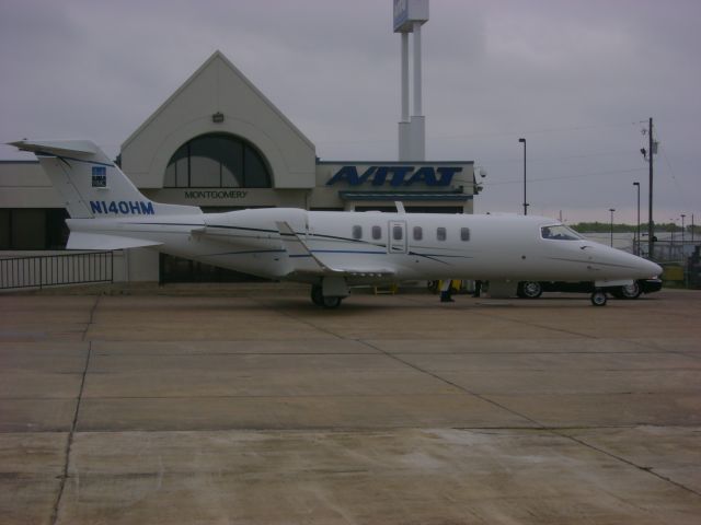 Learjet 40 (N140HM) - Just arrived dropping off passengers.