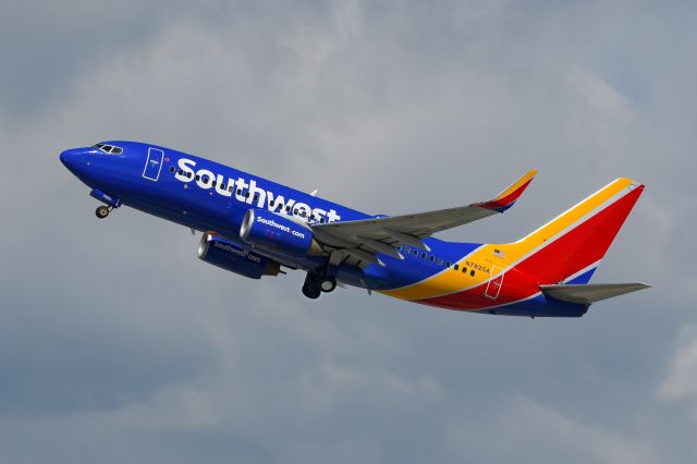 Boeing 737-700 (N7825A) - Seen departing KONT from the Guardian FBO ramp.