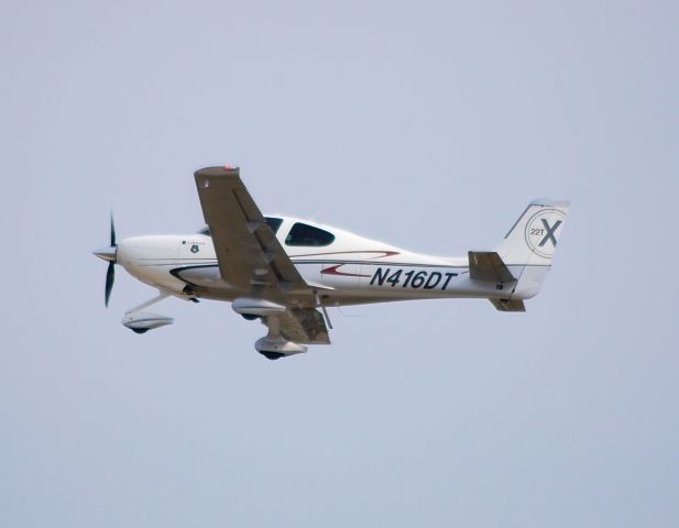 Cirrus SR-22 (N416DT) - Departing EAA Airventure/Oshkosh on 25 July 2012.