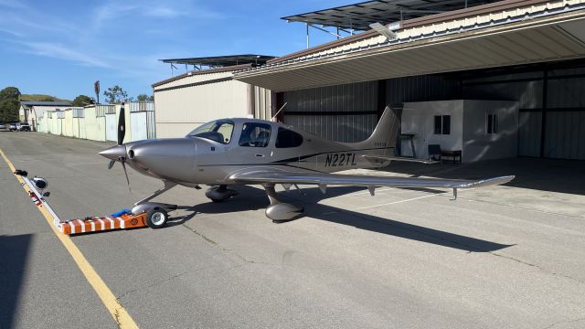 Cirrus SR-22 (N22TL)