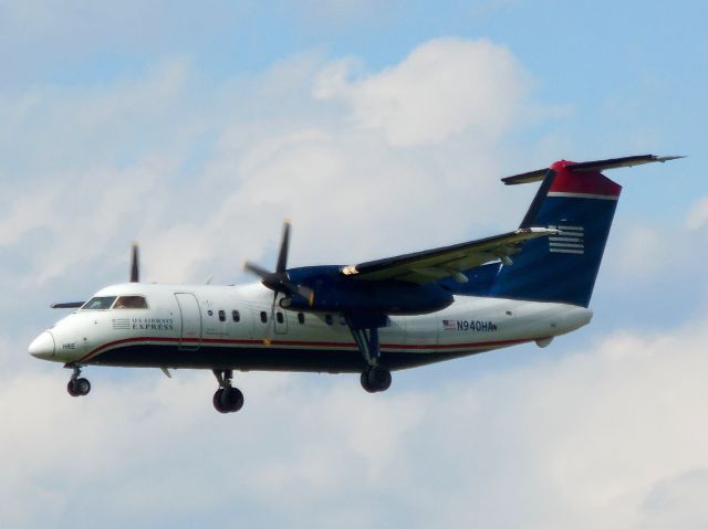 de Havilland Dash 8-200 (N940HA)