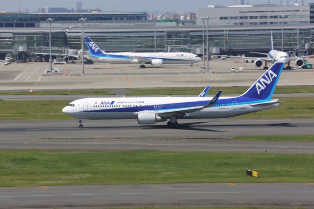 BOEING 767-300 (JA619A)