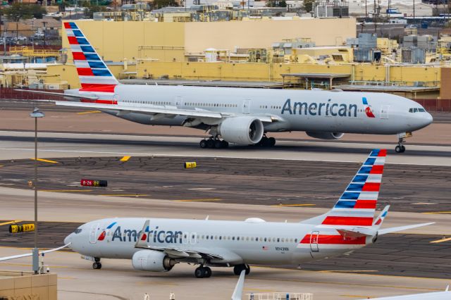 BOEING 777-300ER (N734AR) - An American Airlines 777-300ER landing at PHX on 2/14/23. Taken with a Canon R7 and Canon EF 100-400 II L lens.