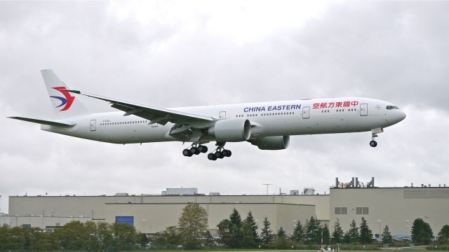 BOEING 777-300 (B-2002) - BOE452 from KPDX on final to Rwy 16R on 10/15/14. (LN:1247 / cn 43288). The aircraft returned to PAE after painting.